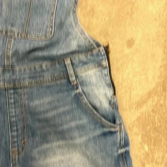 Gap  shortall overalls - Picture 3 of 7